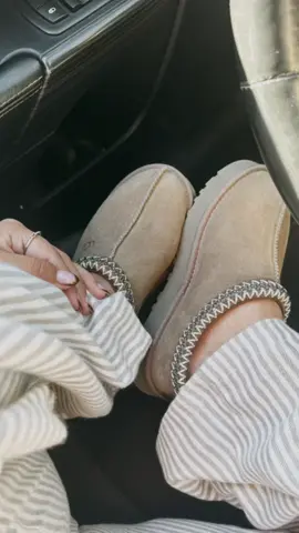 and yes I have small feet  (size 3🤭) obsessed with this color!! • • • @UGG®  #uggslippers#uggkids#tazz#uggs#winter#fall#uggseason#amallfeet#fyp#fypシ゚viral#fypage 