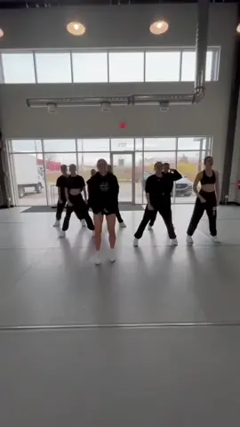#diva #dancer #yyc #yycdancers #dancers #dancestudio #danceteachersoftiktok #danceclass #dancerproblems #hiphop #competitiondancer #dance 