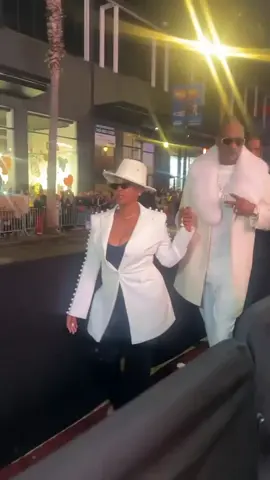 #SnoopDogg and #ShanteBroadus at the Gladiator II’ LA premiere 🔄🎥@people  #moviepremiere #gladiator2 #fashionmoment #flawlessmagazine 