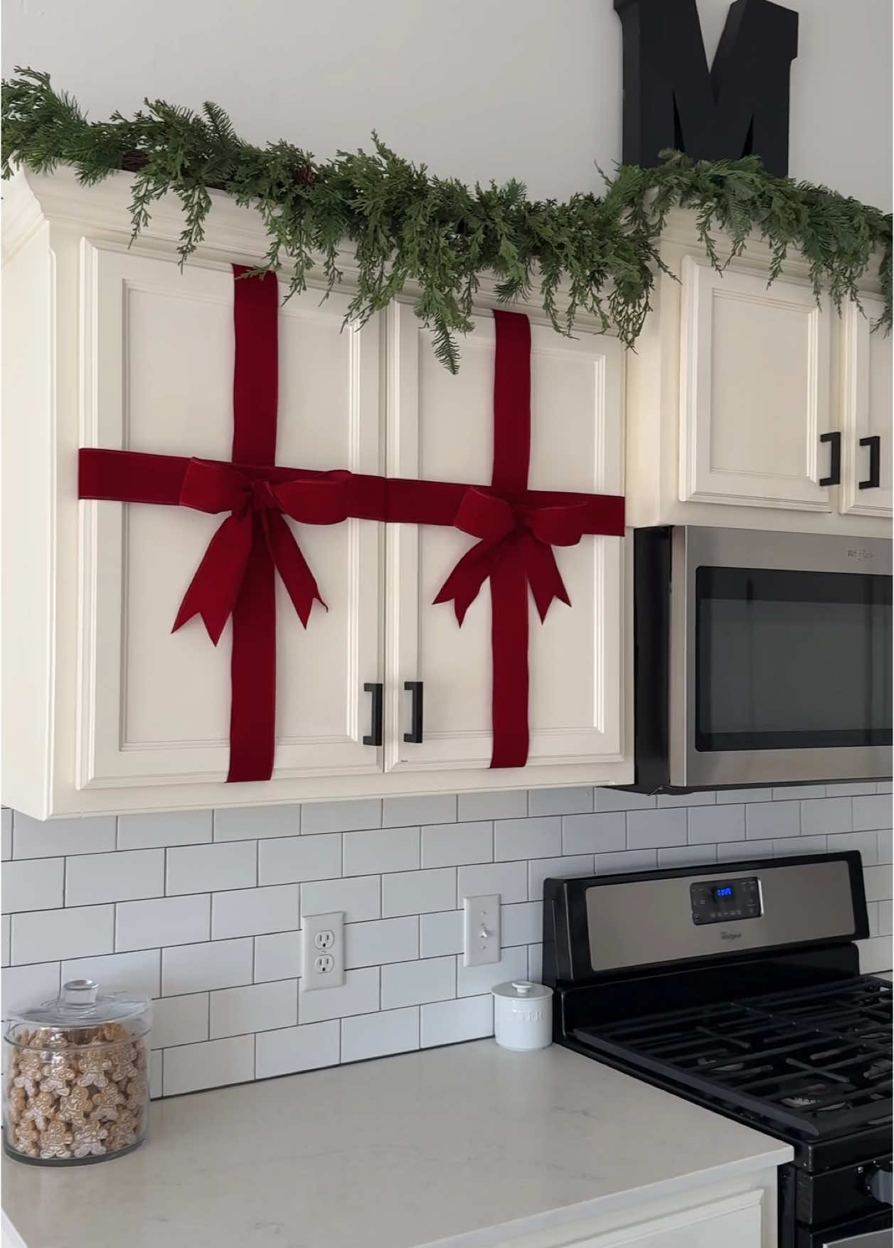 Burgundy velvet kitchen cabinet bows 🎄  #redvelvet #burgundyvelvet #burgundy #burgundychristmas #cabinetbows #kitchenbows #christmas #christmaskitchen #kitchenchristmasdecor #bow #christmasdecor #diychristmas #christmasdiy