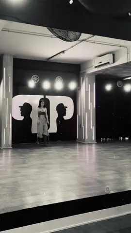 segundo baile con tacones 👠🥹 vamos mejorando 