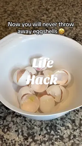 My grandmother shared this recipe with me.  Try this miracle body scrub and you will be surprised by the results😻. #lifehacks #eggsshells #beautyhacks #momhacks #tipsandtricks #LearnOnTikTok  