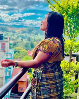 Cuando tus pensamientos se alinean con la verdad y las promesas de Dios, recibes la fuerza para derribar toda barrera de duda, temor y desánimo 💪🏼  Llena tu vida de la Palabra de Dios, así tu mente será renovada y cambiarás la forma en que enfrentas cada situación 🔥#Dios 