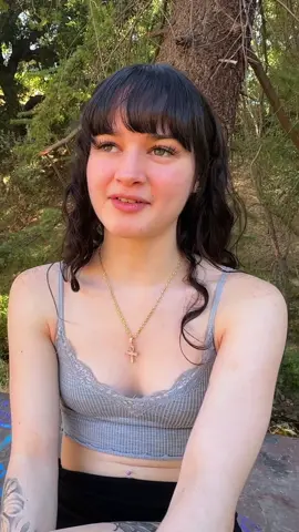 Remi Raw’s got a pretty face, and she knows it!  #remiraw #pretty #facecard #bangbehindthescenes 