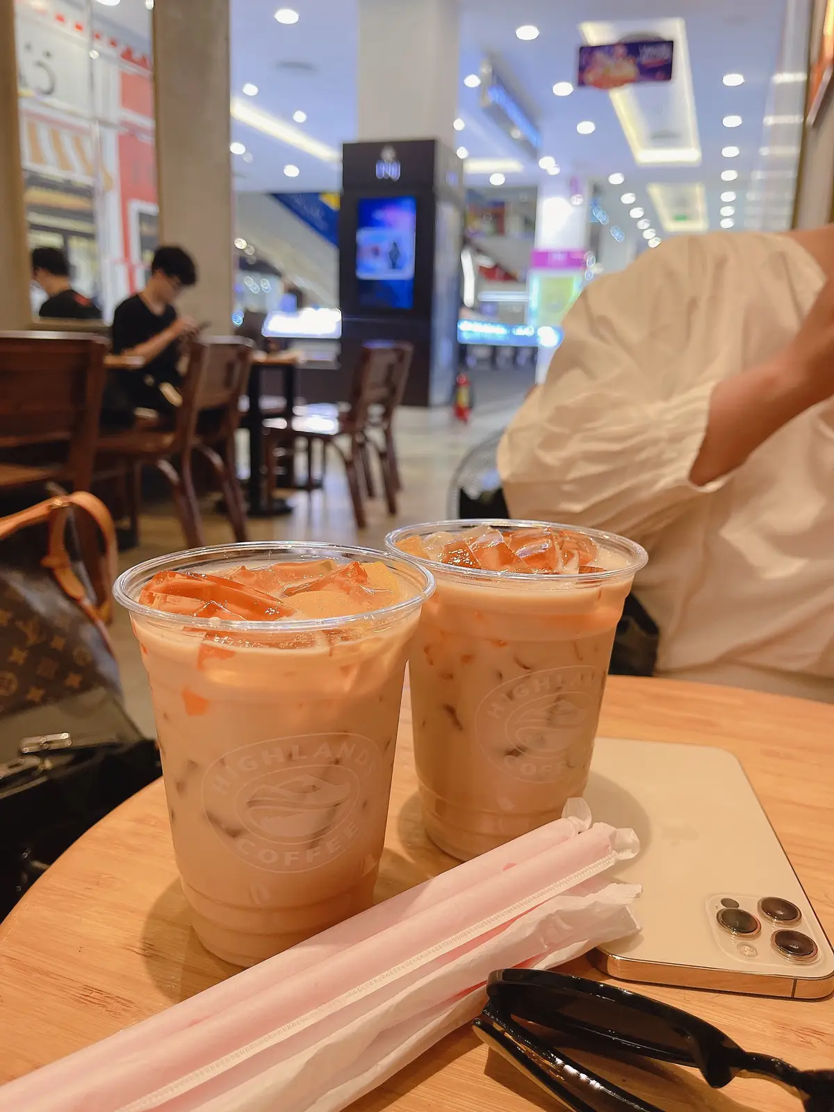 Thực ra, vốn không có độ tuổi nào đẹp nhất.Chỉ có thứ gọi là trạng thái tốt nhất mà thôi. Khi trạng thái tốt, mọi thứ tự khắc sẽ đẹp dù ở bất kì độ tuổi nào.#xuhuong #viralvideo #quangngai76 #anhdep 