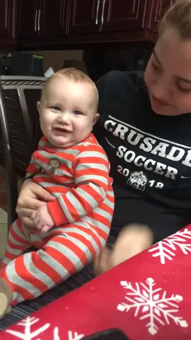 LOL 😂 More funny baby video: https://youtu.be/BKIdRo70PxQ #funnybaby #babyfever #5minutefails