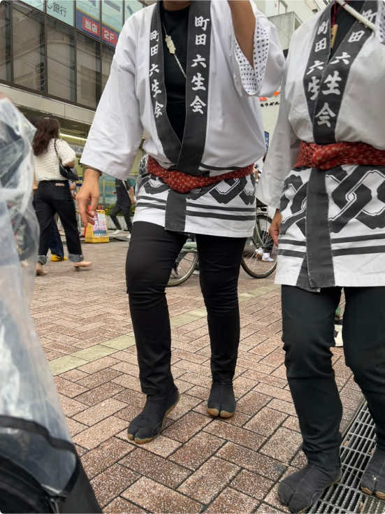 お神輿担ぎ方講座ー🙌 いろんな担ぎ方がありますので 一つの参考までに🩵 私はこんな感じが好きでやってます😁👍 #お神輿#神輿#祭り#お祭り#御神輿#omikoshi#japan#神輿女子#担ぎ方#神輿の担ぎ方