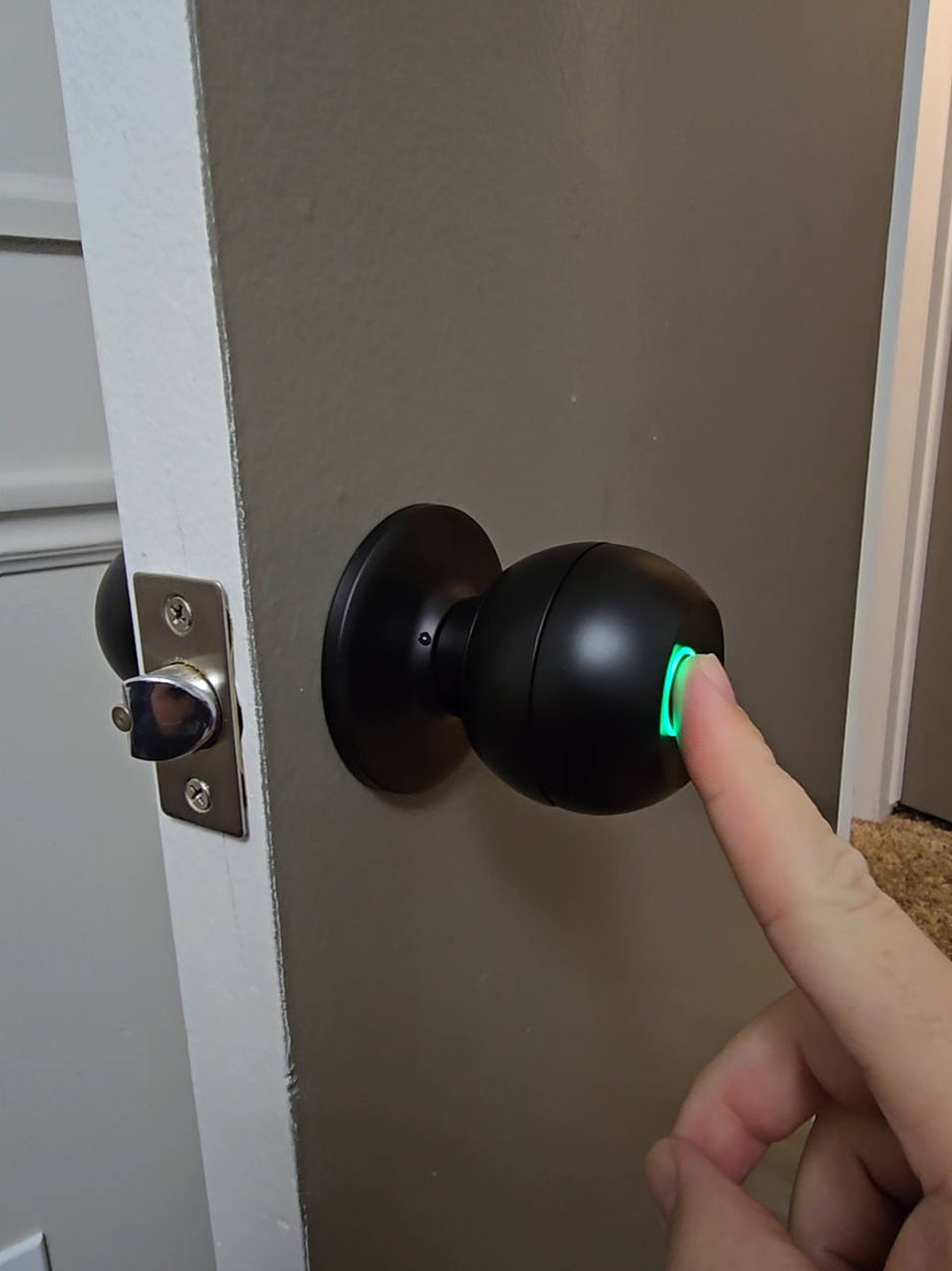 #doorlock #fingerprintlock #secure #blackfriday #electroniclock 