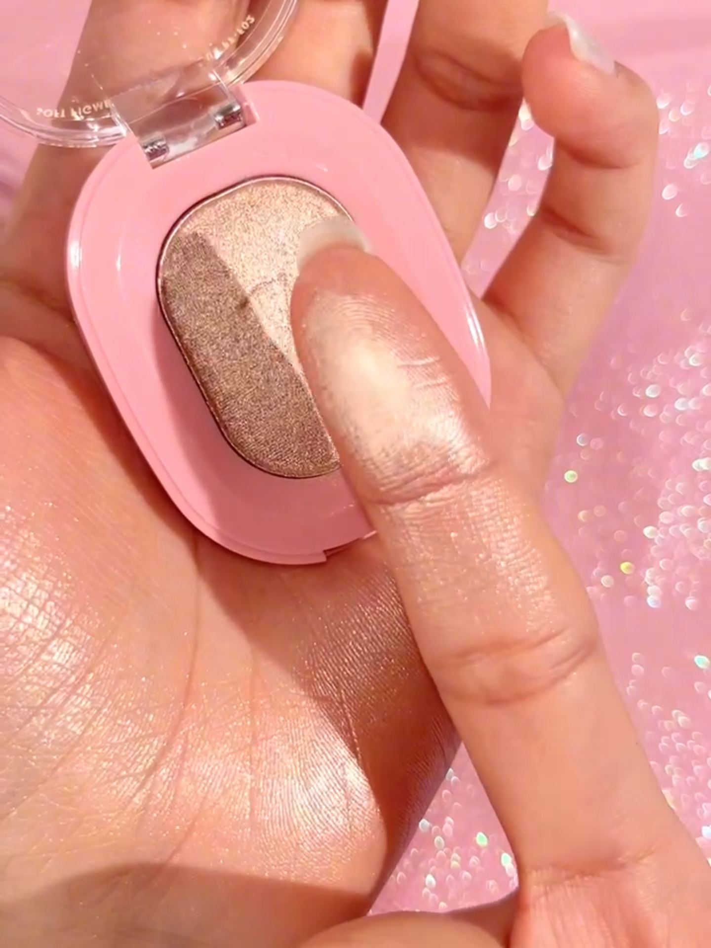 Super shiny and shimerry ✨🤩	#pinkflash #pinkflashbeauty #highlighter #shimmer