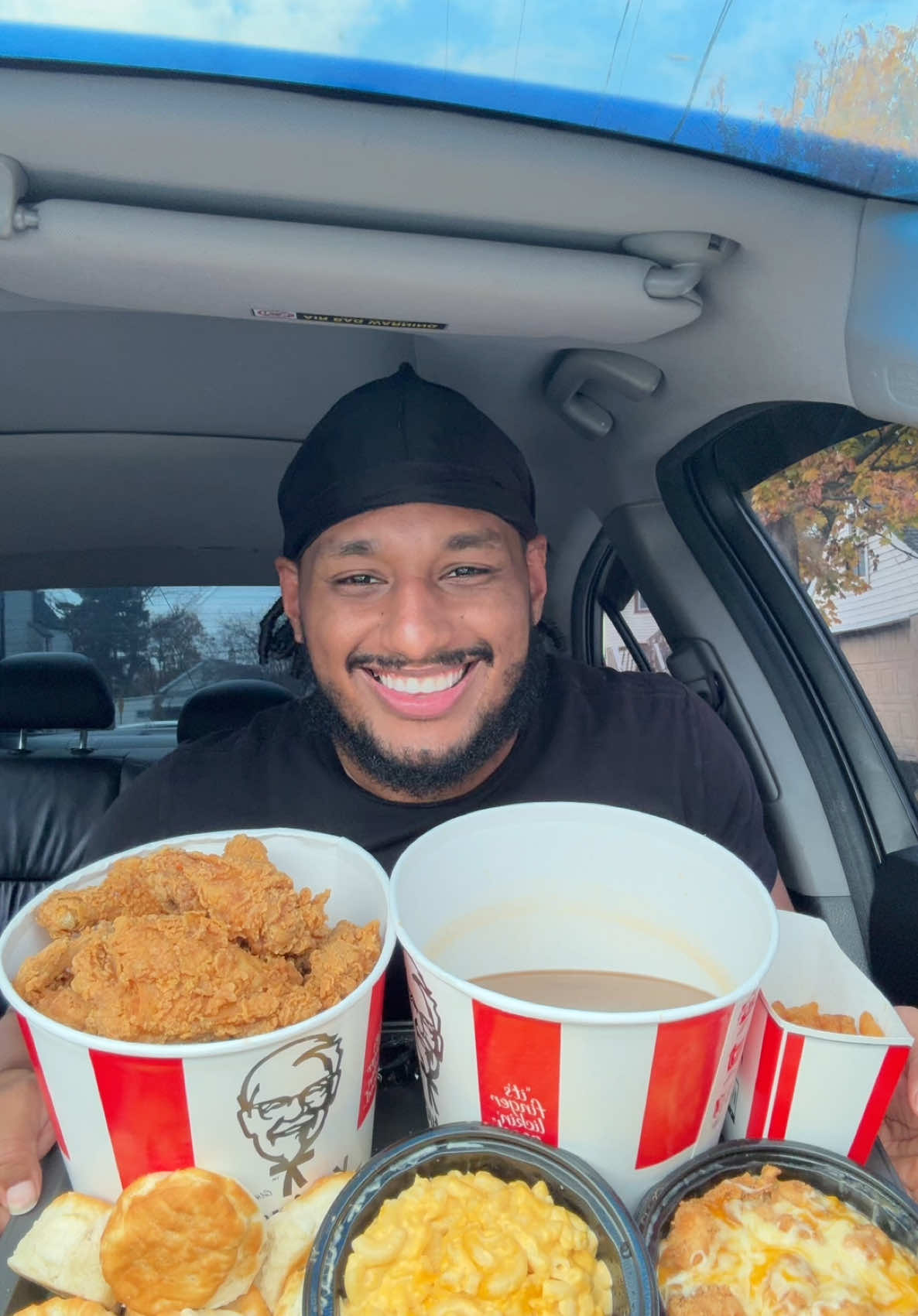 Trying KFC for the first time!🍗 #kfc #kfcchicken #kfcfriedchicken #kfccake #kfcgravy #kfcfamousbowl #macndcheese #biscuit #olipop #fyp #foodtiktok #FoodTok #mukbang #fypシ゚viral #Foodie #review #eatingshow #foryourpage 
