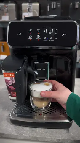 Кафемашина  𝐏𝐡𝐢𝐥𝐢𝐩𝐬 𝐋𝐚𝐭𝐭𝐞 𝐆𝐨 ☕️  Стилен дизайн, лесна употреба и вкус който пленява с всяка чаша. ☕️✨ - Напитки: Еспресо, Кафе, Капучино, Гореща вода  - Регулиране на дължината и силата на кафето  - 𝐋𝐚𝐭𝐭𝐞 𝐆𝐨- Кадифена млечна пяна и бързо почистване 🫧 - Кафемелачка с керамични ножове  👋🏼 Заповядайте на адрес: бул. Княз Ал. Батенберг 89 и грабнете своята мечтана кафемашина 🤩 ☎️ 0897902328  #кафемашина #кафе #кафемашини #кафеавтомат #капучино 