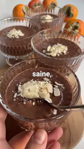 👉 On vous aide à perdre du poids dans le lien sur notre profil⁣ ⁣ Crème au chocolat 🍮⁣ ⁣ Vous allez adorer cette crème au chocolat super gourmande et facile à faire ! 🍫✨ Avec juste trois ingrédients simples : du kaki, du cacao et un peu de lait, vous obtenez un dessert à la fois sain et irrésistible 😍 Elle est encore meilleure après un petit passage au frais, mais rien ne vous empêche de la dévorer tout de suite après préparation 😋⁣ ⁣ 🌟 Ingrédients :⁣ - 2 kakis⁣ - 2 verres de lait froid  ⁣ - 1 cas de cacao  ⁣ - 2-3 cas de miel⁣ ⁣ 👉 On vous aide à perdre du poids dans le lien sur notre profil⁣ ⁣ 🌟 Instructions :⁣ 1. Suivre les étapes de la vidéo. Bon appétit 💚⁣ ⁣ 👉 On vous aide à perdre du poids dans le lien sur notre profil⁣ ⁣ by @canfeezam⁣ #chocolat #kaki #recettefacile #recette #miam #perdredupoids #alimentation #maigrirensemble #instaregimeuse #mangerbien #dietetique #alimentationsaine #minciravecplaisir #regimeuse #mangerbouger #viesaine #mincir #repriseenmain #produitsfrais #maigrir #teamgallice #recetteshealthy #miammiam #sain #equilibre #equilibrealimentaire #mieuxmanger 