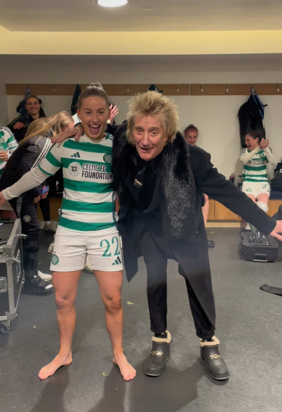 Uhhhhhh yeahhhhh I think ur sexy @sirrodstewart #rodstewart #maggiemay #celtic #babyjane #glastonbury #uwcl #chelsea #legend 
