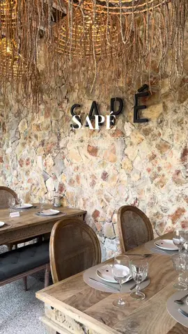 Um dos espaços mais bonitos abre agora ao almoço no fim-de-semana ☺️🍴 Mudaram a carta desde a última vez que os visitei e continuam a surpreender 🥂 Acho que deviam descobrir por vocês próprios 😋 Eu adoro praia, e poder almoçar ao fim-de-semana perto do mar, é do melhor que me podem dar 🌊 Sempre que fores a um restaurante, café ou bar, leva-nos contigo com a hashtag #leiriapontocome para ficarmos e darmos a conhecer os melhores espaços e pratos perto de Leiria 🍴🍸 Onde é o nosso próximo encontro?   #leiria #leiriapontocome #visitleiria #leiriacity #leiriamelhorcidadedopais #lindaleiria #visitportugal #gastronomia #food #Foodie #foodporn #portugal #turismo