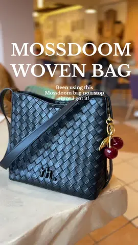 Banig bag / woven bags are so in right now! And Mossdoom didn’t disappoint us. Super ganda! #fyp #trending #viral #mossdoom #mossdoombag #mossdoomshoulderbag #shoulderbag #elegantbag #classybag #tiktokfindsph