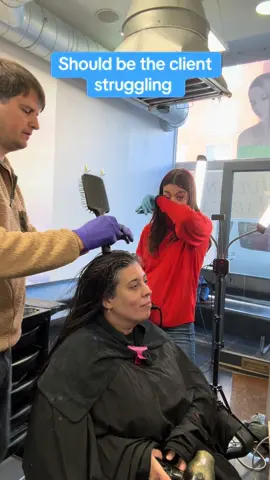 Our new trainee joanna get hit by the smell of keratin, but everyone else seems ok, she will get used to it #hair #keratintreatment #julianishaircare #novmaxkeratin @Esther Juliani @Beauty & Makeup by Maibel 