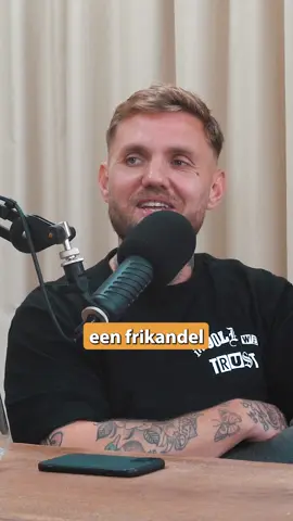 Frikandel of kroket? Cola of Fanta? #4guys