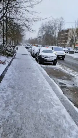 la neige 🌨️❄️☃️🗼 #novembre2024 #laneige #paris #explore #الغربة #explore #pourtoi #france🇫🇷 #الشعب_الصيني_ماله_حل😂😂 #الجزاءر🇩🇿_ليبيا_تونس🇹🇳_المغرب🇲🇦 #españa🇪🇸 #leskabylesdeparis #الغربة #elghorba 