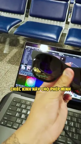 Mở ra cánh cửa đến thế giới AR đầy tiềm năng, và chỉ với thiết bị này, mình có thể edit video mà không cần nhìn trực tiếp vào màn hình - XREAL Air 😎  👉 Kính 3D thông minh Xreal Air là một chiếc kính có ngoại hình như những chiếc kính thông minh khác tích hợp thêm màn hình như kính thực tế ảo, có thiết kế nhỏ gọn nhưng đem lại chất lượng hiển thị như màn hình 200 inch trước mặt.  ✅ Không cần cài ứng dụng vẫn sẽ kết nối được, nhưng sẽ hơi rườm rà khi cắm dây. Khi kết nối, mắt kính sẽ trở thành một chiếc màn hình ngoài có thể đeo ngay trên mặt. ✅ Nên kết nối với tai nghe nhằm cho trải nghiệm tốt hơn.  #Xrealair #AR #thucteao #editvideo #LearnOnTikTok #fyp 