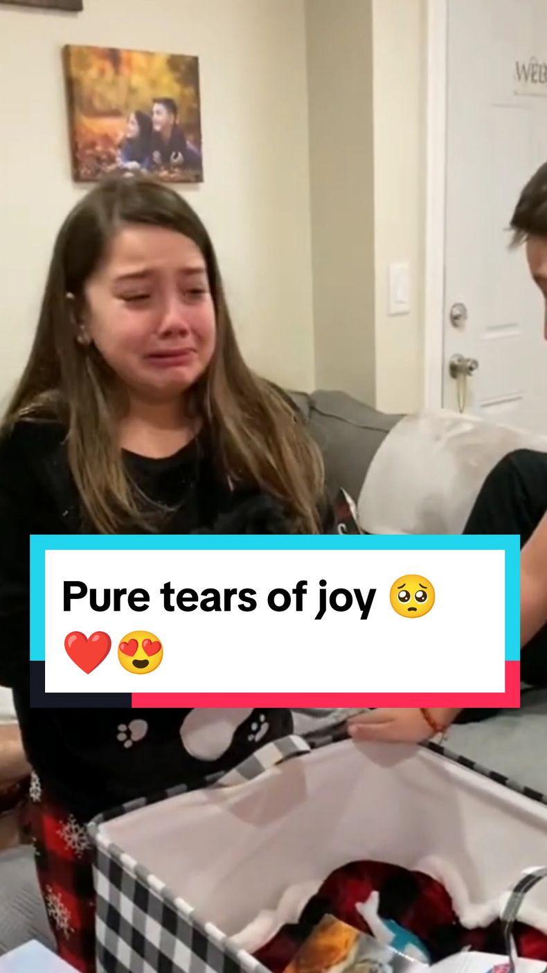 Priceless Puppy Surprise Reactions ❤️ || Tears of joy 🥺 #dog #puppy #dogsoftiktok #doglovers #surprise #gift #priceless #reaction #emotional #hearttouching #wholesome #heartwarming #crying #happytears #tearsofjoy #fyp 