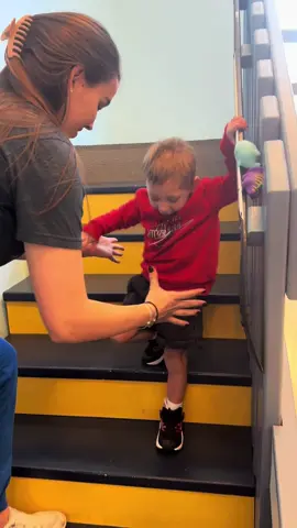 Proud mom moment! Aiden went up and down the stairs with minimal assistance! This is one of our biggest goals right now! 🥹🥰❤️ #cmv #cmvawareness #cytomegalovirus #cytomegalovirusawareness #microcephaly #microcephalyawareness #cerebralpalsyawareness #pediatricphysicaltherapy #pediatricpt #physicaltherapy #keepclimbing #highhopes #doingbigthings #proudmom #medicallycomplextoddler 