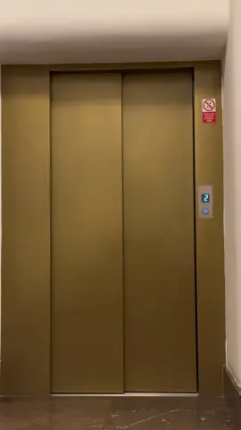 Na poradu? Jedině ve stylu!😎@Ondřej Babka #fyp #follow #trend #czechgirl #iloveyou #politics #likе #share #protebe #trendingvideo #work #instagram 