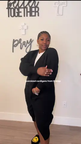 i love a oversized cardigan. perfect to go over my sets when im heading to pilates🩰  #oversizedcardigan #cardigans #ttshop #tiktokshopblackfriday #tiktokshopcybermonday 