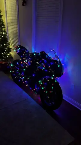 Wishing you a wheelie merry Christmas 🎄🏍️  #moto #bike #christmas #bikelife #bikechristmas #bikelights #yamaha #r1 