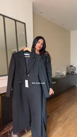 This Zara hourglass coat is everything 🖤 #zaraoutfit #hourglassblazer #zarablazer #zaracoat #zaranewin #blackcoat #zarajacket 