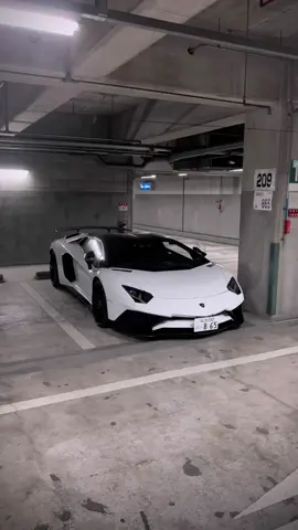 SV on top ☝️ #supercars #carenthusiast #lamborghini #aventadorsv #svroadster #lamborghiniclub #automotive #osakacars #japancarspotting 