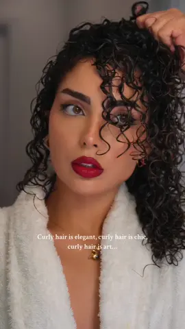 curly hair is elegant, curly hair is chic, curly hair is art… Products I used: @Fenty Hair homecurl  @dippity-do Girls with Curls gel @Olaplex n°7 oil @BounceCurl edgelift brush @Dyson USA hair diffuser . . #curlyhair #curlyhairtutorial #curlyhairroutine #curlyhairstyle 