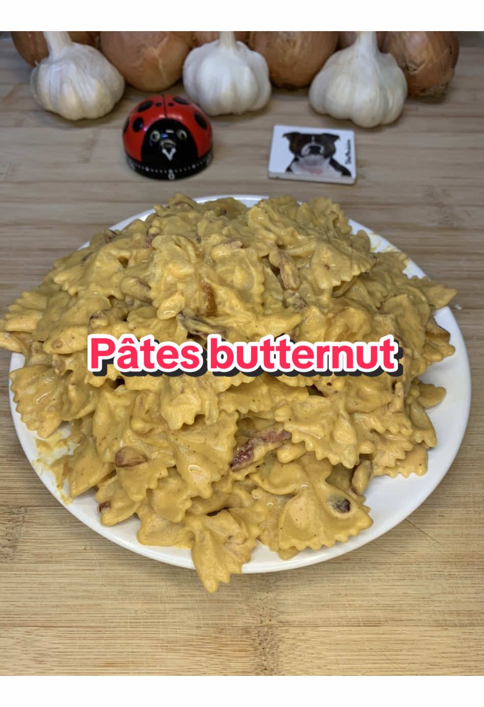 👩🏼‍🍳 Recette : 🎃 Pâtes à la crème butternut - Butternut Pasta 🧀🔥 - Tout d’abord, merci @Whoogy 's 🍥 pour la recette 💛 - 📌 INGRÉDIENTS : • 1 butternut 🎃 • 1 oignon 🧅 • 1 gousse d’ail 🧄 • 1 brique de crème liquide🐮 • 1 poignée de lardons 🥓 • Beurre 🧈 • Farfalle 🍝 • Sel / Poivre 🖤 • comté 🧀 - #pasta #cheese #foodies 