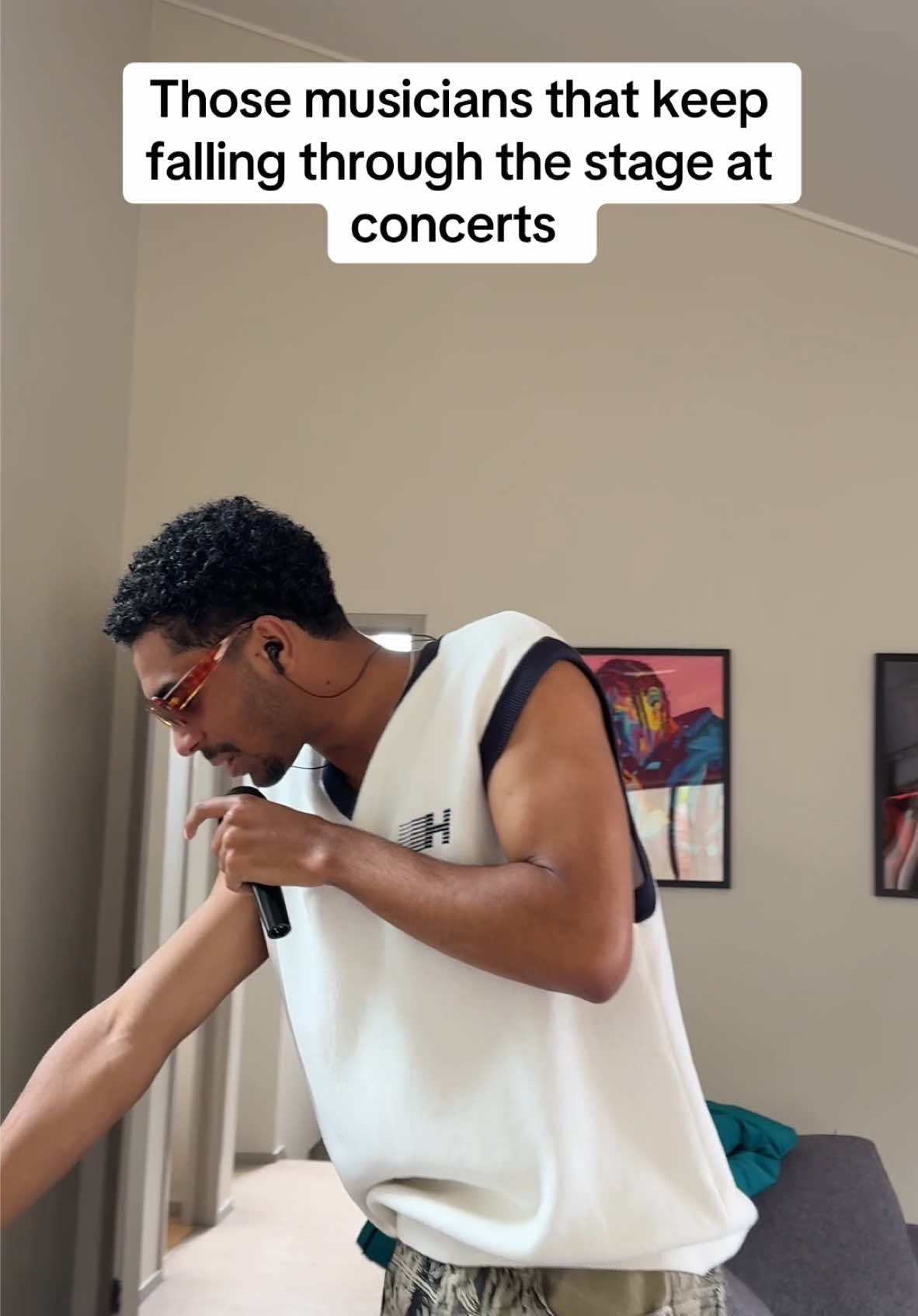 Why everyone keep trippin 😂 #concert #oliviarodrigo #chrismartin #coldplay #bands #singer #musician #artist #impression #uk #nz #aus #canada #usa