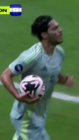 Y ustedes, ¿cuál es el gol de @Raul_jimenez9 que más recuerdan? 👀⬇️ #TikTokDeportes #MiSeleccionMx #seleccionmexicana #Futbol #gol 