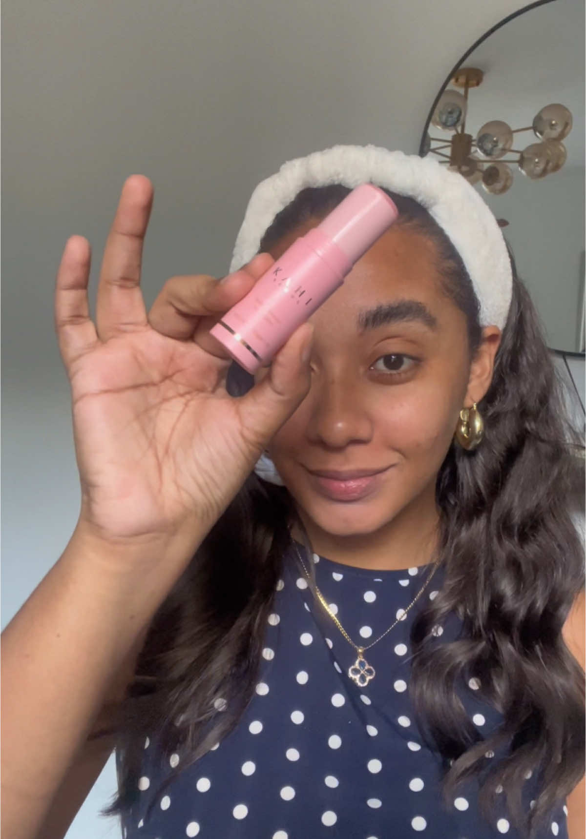 Kahi seoul! Lo encontre chicas! Y estoy amando el acabado hidratado que deja en la piel, tiene SALMON!! Si salmon que ayuda a disminuir esa lineas de expresion #kahiseoul #kahibalm #kdramas #coreadelsur #coreanas #kahi #koreanskincare #glassskin #skincare #kbeauty #glowskin