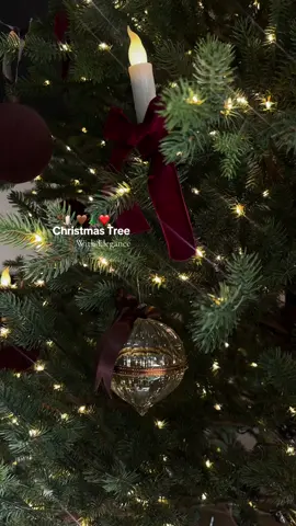 Christmas Tree Elegance 🕯️🌲#christmasdecor #christmastiktok #christmascountdown #aesthetic #elegant #trending 