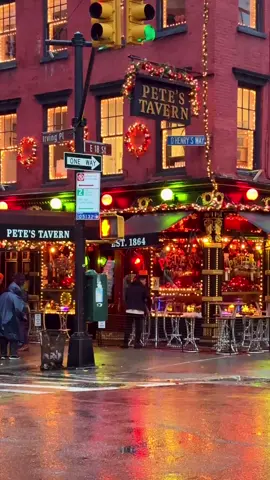 Pete’s Tavern, the oldest continuously operating bar and restaurant in NYC since 1864. 