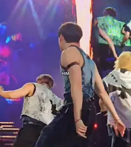 chan if you're watching this I'm touching grass right now!! #bangchan #straykids #fyp 