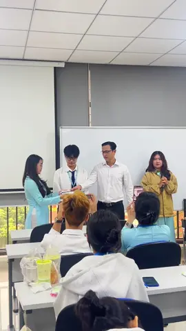 Lớp học Thầy Trung Idol có gì hay!#thaytrungidol #sinhvien #LearnOnTikTok #capcut 