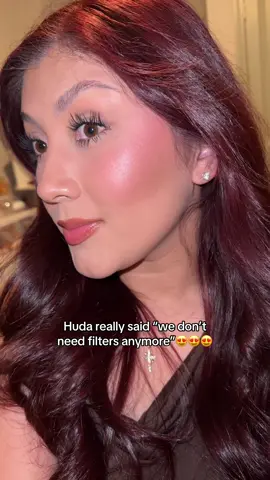 I used Hudas new foundation and I’m obsessed😍😍😍 @Huda Beauty @hudabeautyshop #newfoundation #easyblur #easyblurfoundation #nofilter #flawlessskin #flawlessmakeup 