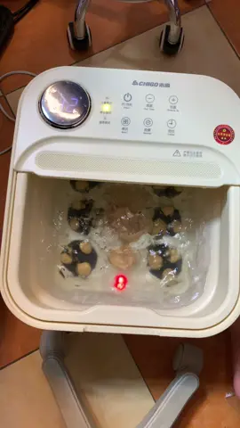 Chậu ngâm chân massage tự động #spa #chamsoccanhan #massage #masagechan #ngamchanthaoduoc #ngamchan 