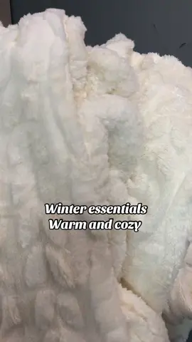 Stay warm with these blankets #TikTokMadeMeBuylt #tiktokshopcybermonday #tiktokshopblackfriday #spotlightfinds #christmas #warmwinter #winteressentials 