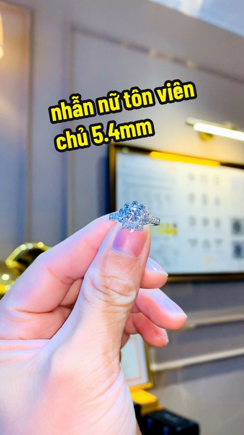mẫu nhẫn nữ kết đài hoa tôn viên chủ 5.4mm kiểm định quốc tế 💍💎🌹#nhannukimcuong #tamluxury #tamluxuryvn #tamluxurychannel #tamluxurydiamondjewelry #xuhuongtiktok 