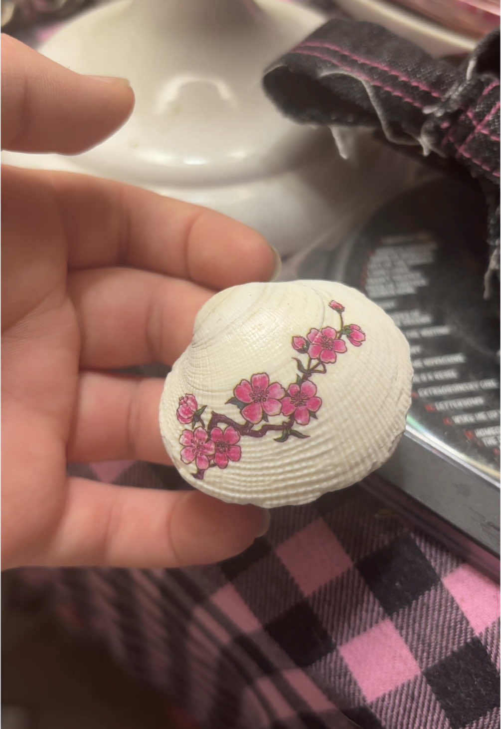 Didn’t think it would work but this makes me really happy! #crafts #seashells #ocean #flower #temporarytattoo #necklace #jewelry #cherryblossom #fyp #foryou #fypシ 