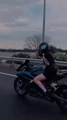 #CapCut  suy ngang🥴#cbr250rr 