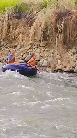 Some of us grew up with this kind of childhood memories. We all be like who cares🤦😍💯👑 #pngtiktok🇵🇬 @KUMUL NATION MEDIA 🇵🇬  #childhoodmemories #asaro #goroka_ehp💚💛❤️ @followers ❤️ 