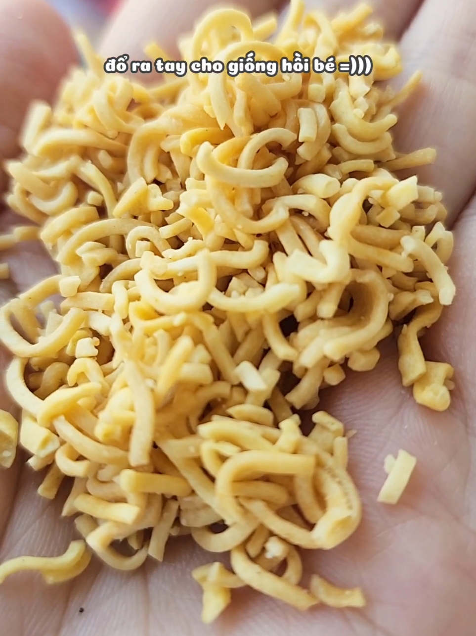 Mì tôm trẻ em tuổi thơ #mitomtreem #anvattuoitho #mitomphomai 