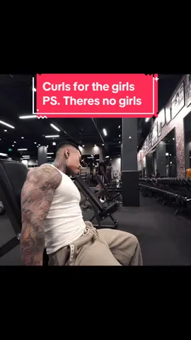 Why i like the seated reclined biceps curl so much 🤝 Joggers by @VSRL  #explore #foryou #bodybuilding #powerlifting #Fitness #Fitness #gym #muscle #fyp #curls #arms 