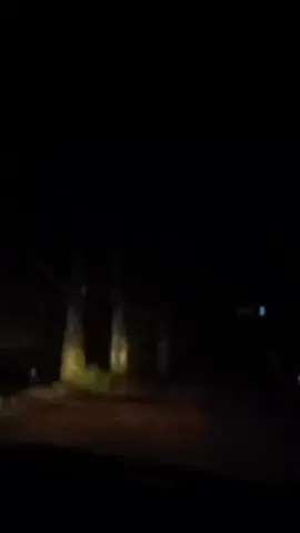 Otw Pangalengan jam 1 dini hari.. Sepanjang jalur sepi dan gelap, cuma ketemu sama satu dua kendaraan lain, mana banyak anjing liar kan, mau mampir di mesjid jadi susah.. 😶 Muterin gunung buat sampe destinasi pertama. Hati-hati jalur jurang. 🙃 #sunrisepointcukul  #pangalengan  #bandungselatan