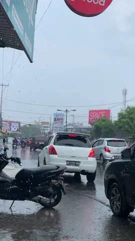 aku,kamu dan hujan di mataram waktu itu #itwillrain #kotamataram 